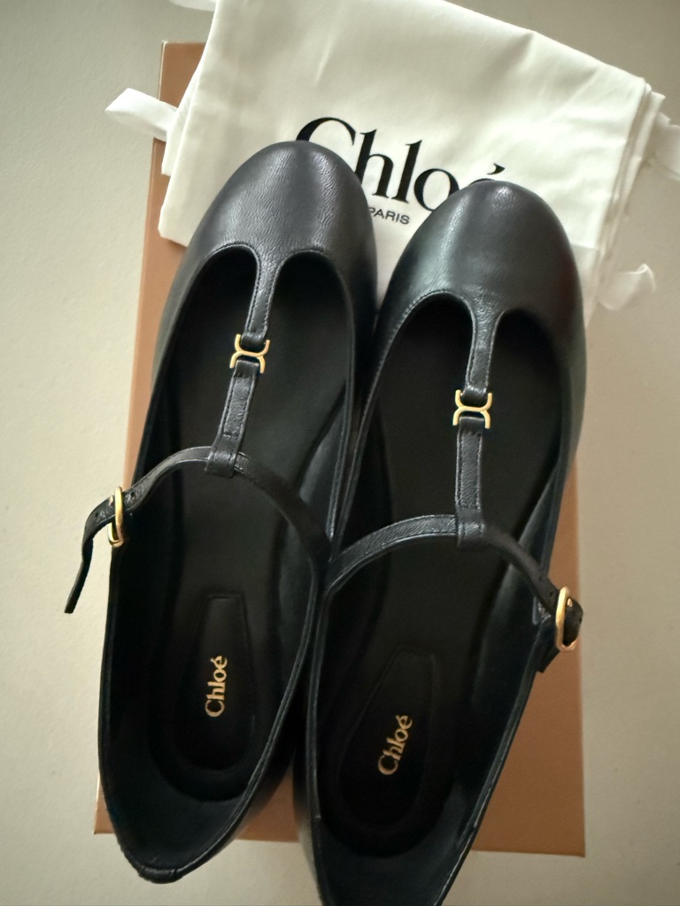 Chlo Black Leather T-Bar Mary Jane Flats With Gold Hardware
